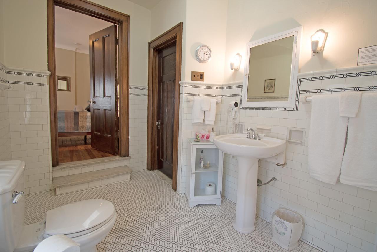 Greystone Manor * Niagara Falls