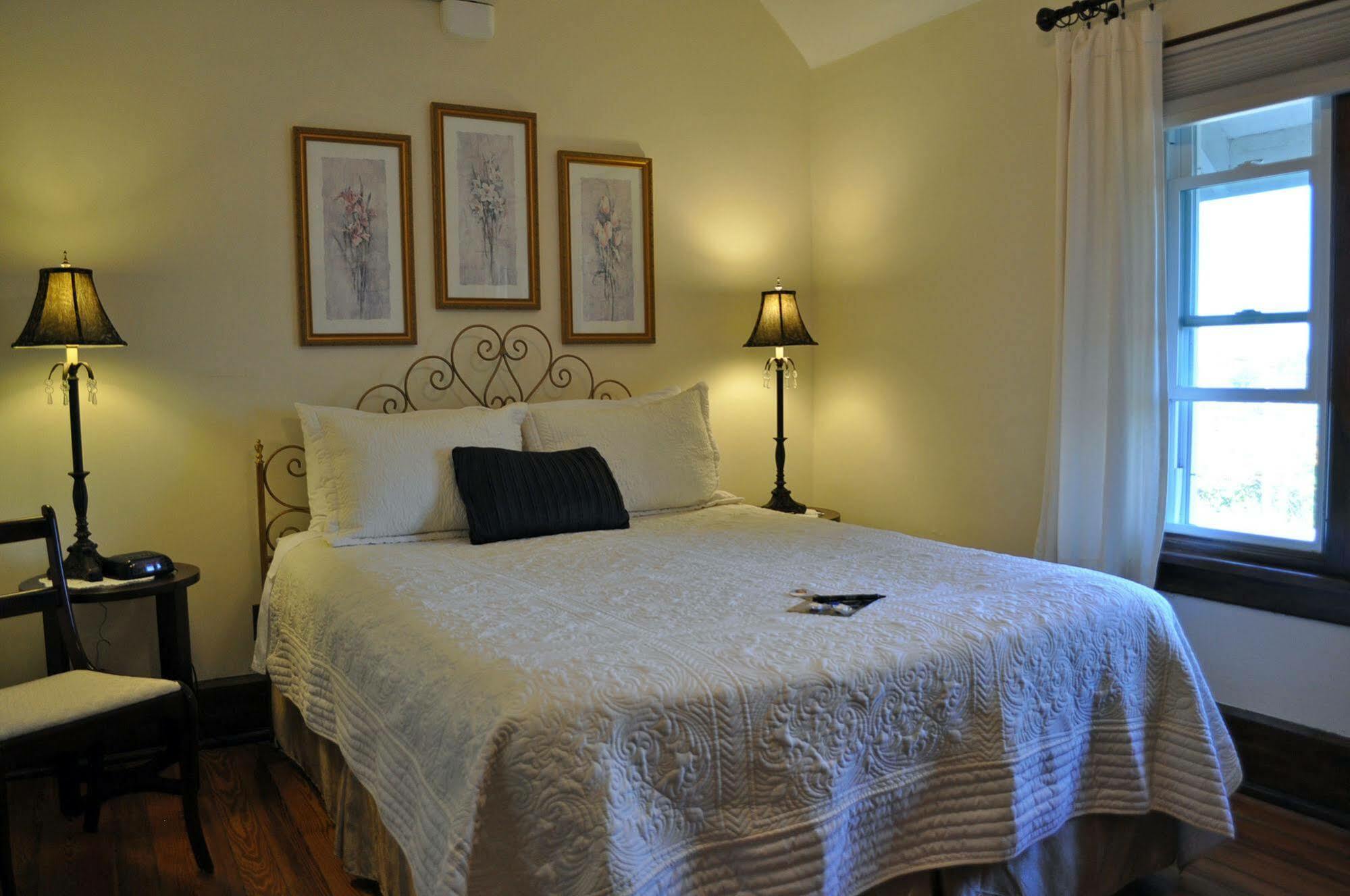 Greystone Manor * Niagara Falls